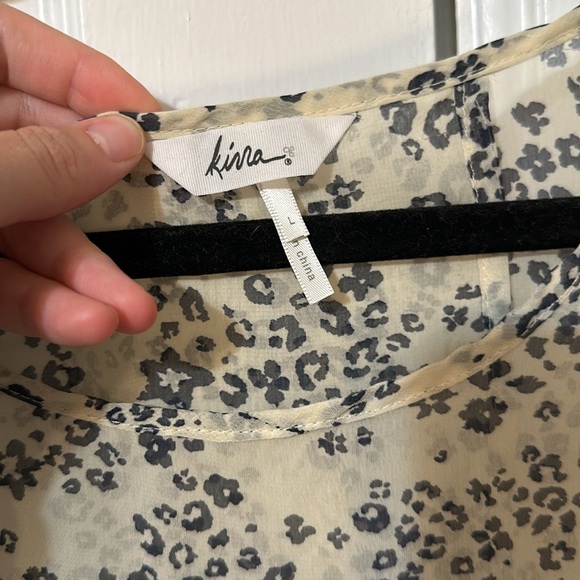 kiera from pacsun semi open back top - Picture 3 of 6